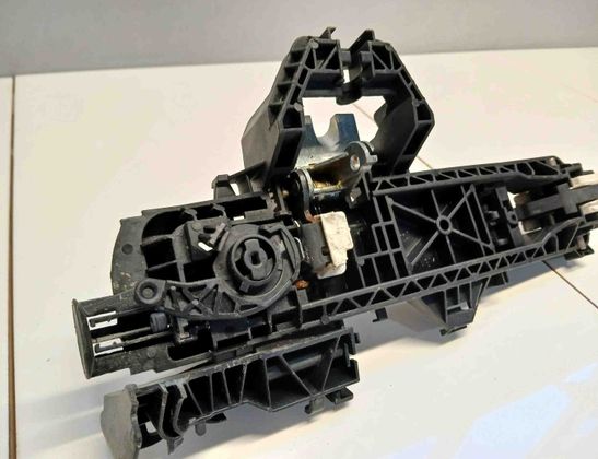 MERCEDES-BENZ C-Class W204/S204/C204 (2004-2015) Наружная ручка боковых левых дверей A2047600634 29695854