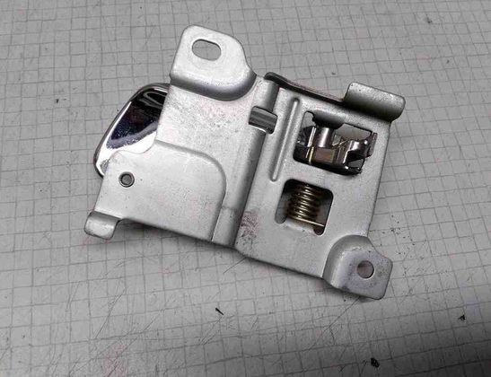 MITSUBISHI Galant 5 generation (1984-1988) Labais aizmugures iekšējais atvēršanas rokturis 32516668