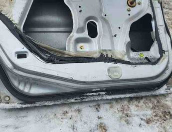 MITSUBISHI Galant 5 generation (1984-1988) Aizmugurējās kreisās durvis 32516807