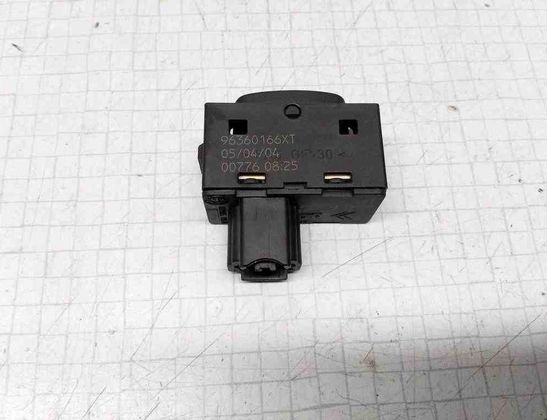PEUGEOT 307 1 generation (2001-2008) Aizmugurējo labo durvju loga pacelšanas slēdzis 96360166XT 32522726