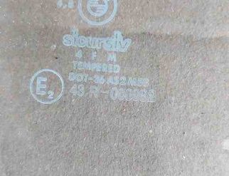 BMW 5 Series E28 (1981-1988) Aizmugurējo kreiso durvju stikls 32540863