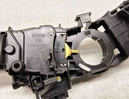TOYOTA Verso 1 generation (2009-2015) Pagrieziena rādītāja slēdzis 17F373,173832 32560602