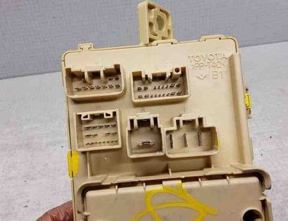TOYOTA Avensis 2 generation (2002-2009) Fuse box 9008087019,0332017307,1567002900,1567002910,9008087031,030700402395302,9008087030,0332011001,3260317611,9008087013 32564531