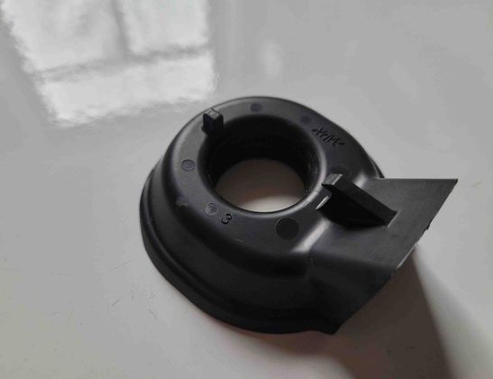 MAZDA CX-5 1 generation (2011-2020) Priekšējā stikla tīrītāja apdare / plastmasa KD3367360,KD33-67-360 17337943