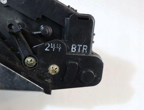 BMW 3 Series E46 (1997-2006) Priekšējo labo durvju slēdzene 32885171