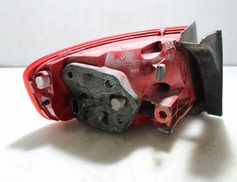 AUDI A4 B8/8K (2011-2016) Aizmugurējais kreisais lukturis 32890960