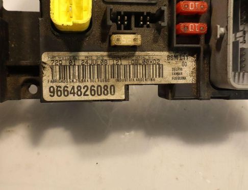 CITROËN C4 Picasso 1 generation (2006-2013) Блок предохранителей 32904947