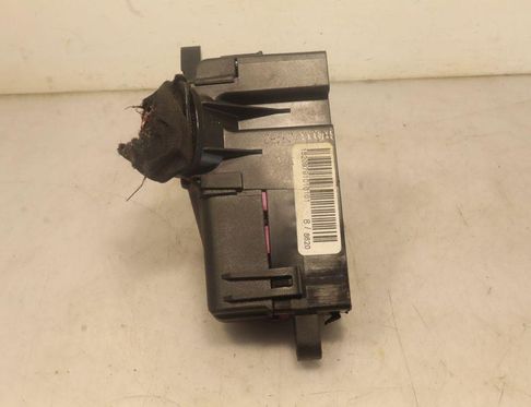 VOLKSWAGEN Passat B7 (2010-2015) Блок предохранителей 32904991