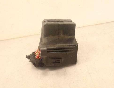 VOLKSWAGEN Passat B7 (2010-2015) Блок предохранителей 32904991