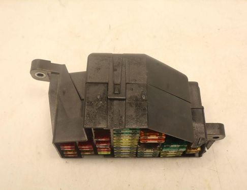 VOLKSWAGEN Passat B7 (2010-2015) Блок предохранителей 32904991