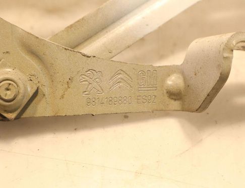 PEUGEOT 2008 2 generation (2019-2023) Front Right Bonnet Hinge 32946664