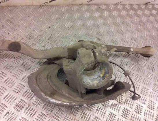 BMW 2 Series F22/F23 (2013-2020) Front Left Wheel Hub 6792285 30987876