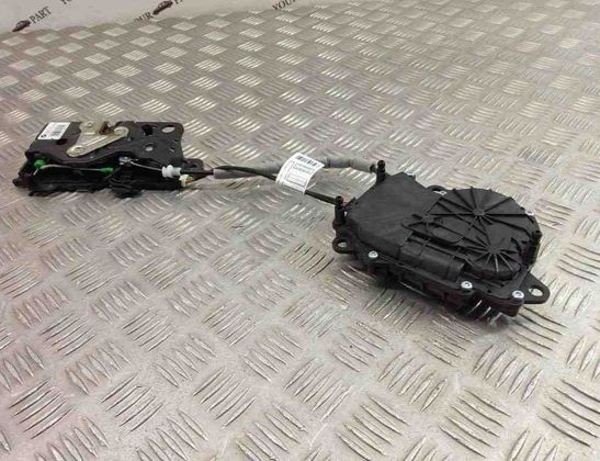 BMW X1 F48/F49 (2015-2023) Доводчик задней крышки 7357112 31005034