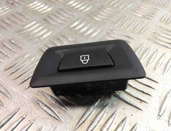 BMW 5 Series F10/F11 (2009-2017) Aizmugurējā vāka atvēršanas poga 9275120 31009555