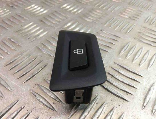 BMW 5 Series F10/F11 (2009-2017) Aizmugurējā vāka atvēršanas poga 9275120 31009555