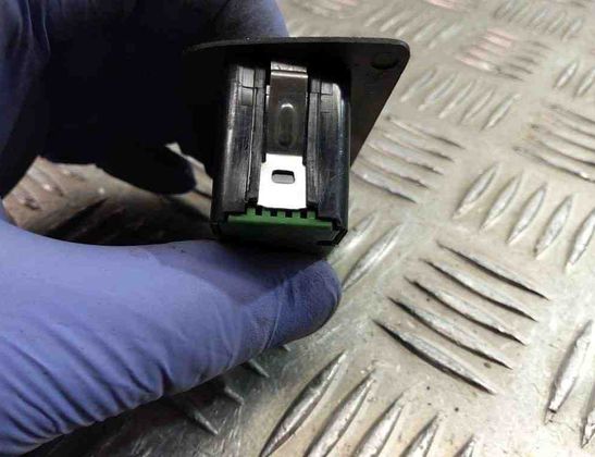 BMW 5 Series F10/F11 (2009-2017) Aizmugurējā vāka atvēršanas poga 9275120 31009555