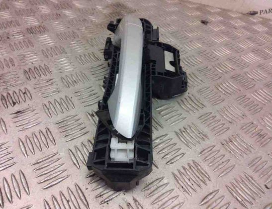 MERCEDES-BENZ A-Class W176 (2012-2018) Наружная ручка боковых левых дверей A2047601900 31012139