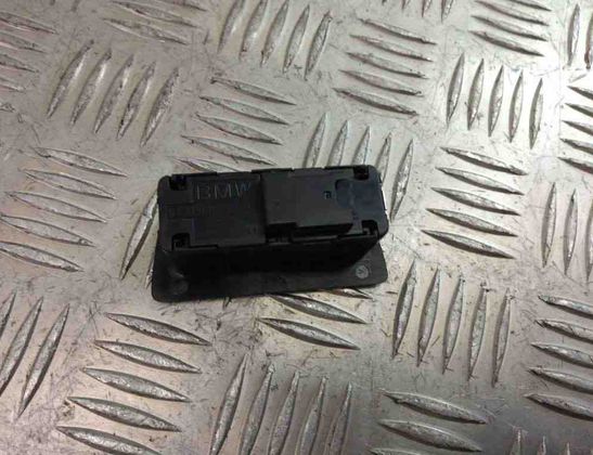 BMW 5 Series F10/F11 (2009-2017) Aizmugurējā vāka atvēršanas poga 9162645 31016385